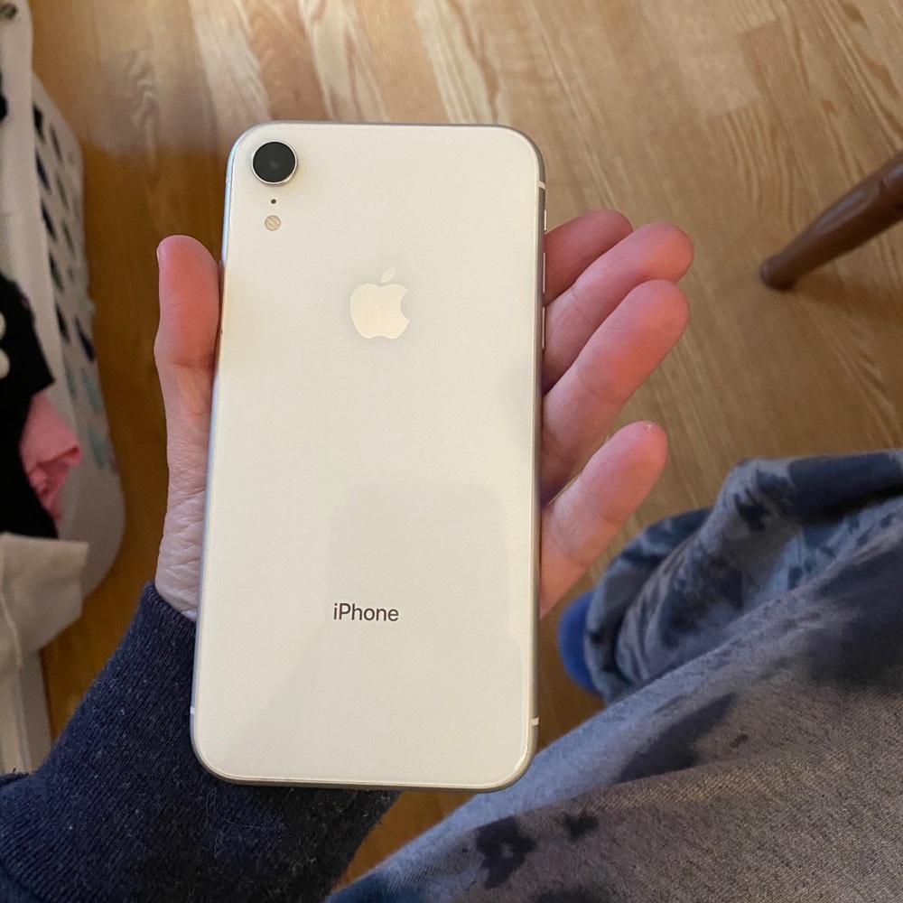 iPhone XR - Picture 2 of 4
